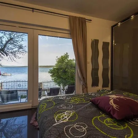 펜션 Finca Maslenica Comfortable Holiday 자다르